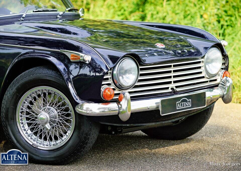 Imagen 3/36 de Triumph TR 4A IRS (1966)