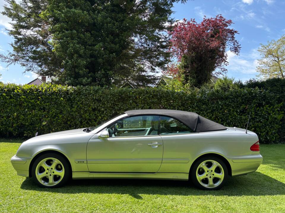 Image 14/23 of Mercedes-Benz CLK 200 Kompressor (2002)