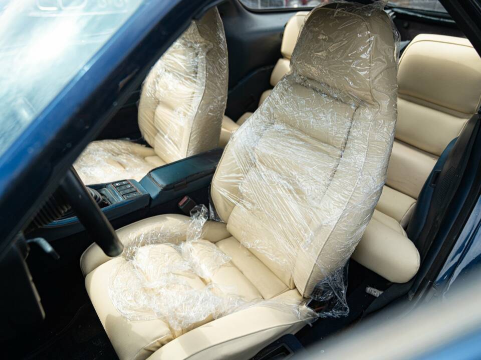 Image 17/34 of Porsche 928 (1981)