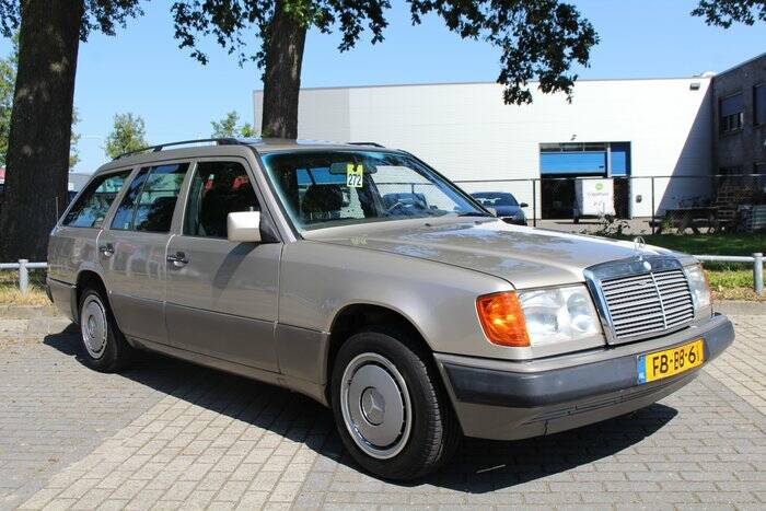 Afbeelding 2/7 van Mercedes-Benz 230 E (1992)