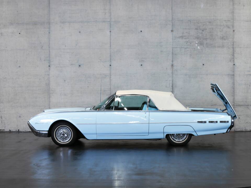 Immagine 7/50 di Ford Thunderbird (1962)