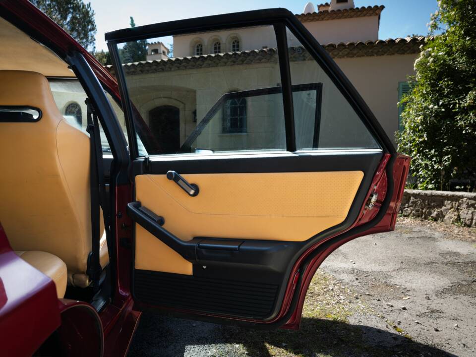 Image 24/63 of Lancia Delta HF Integrale Evoluzione II (1994)