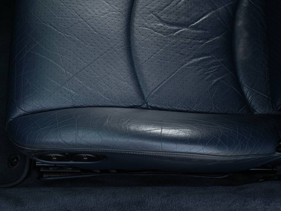 Immagine 28/50 di Porsche 911 Carrera 4S (1996)