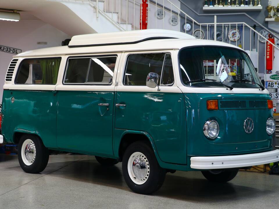Bild 4/38 von Volkswagen T2b Camper (1974)