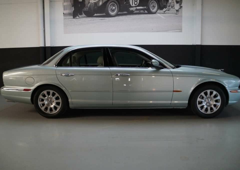 Imagen 3/50 de Jaguar XJ 8 4.2 (2004)