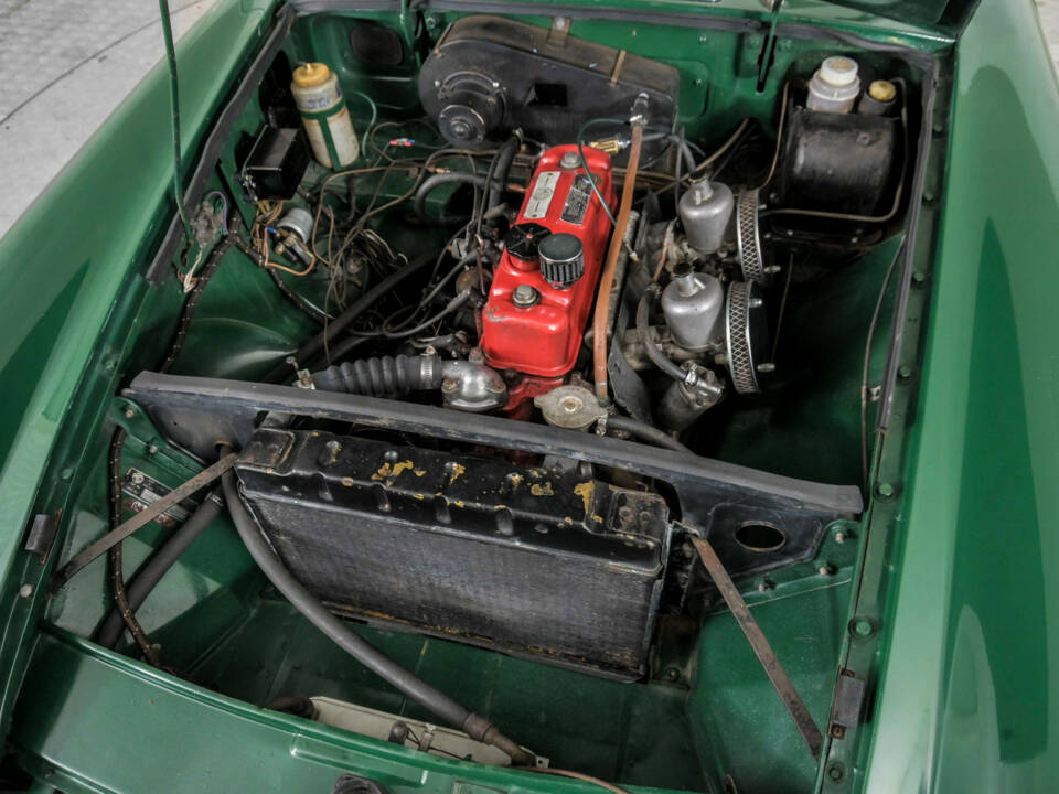 Image 39/50 of MG MGB (1964)