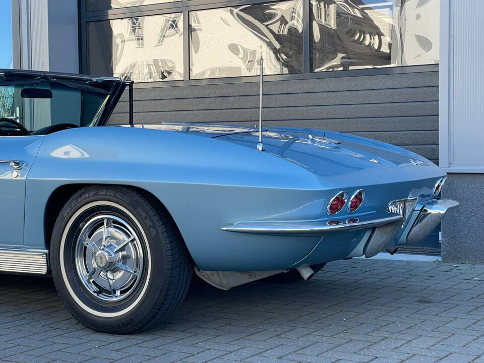 Image 13/22 of Chevrolet Corvette Sting Ray Convertible (1963)