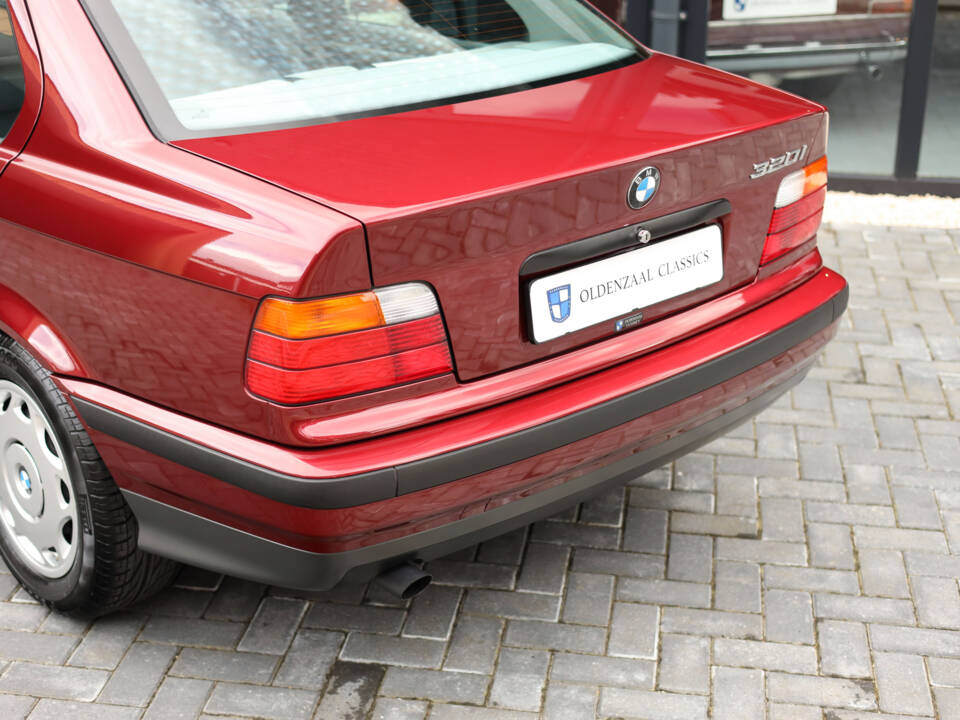 Image 79/88 de BMW 320i (1996)