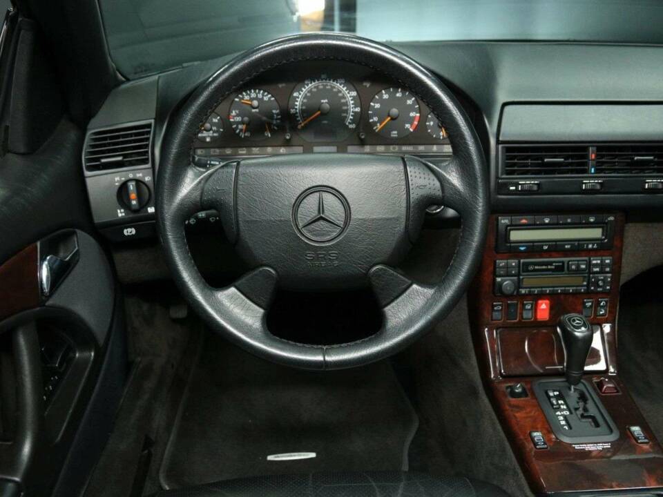 Imagen 13/30 de Mercedes-Benz SL 500 (1998)
