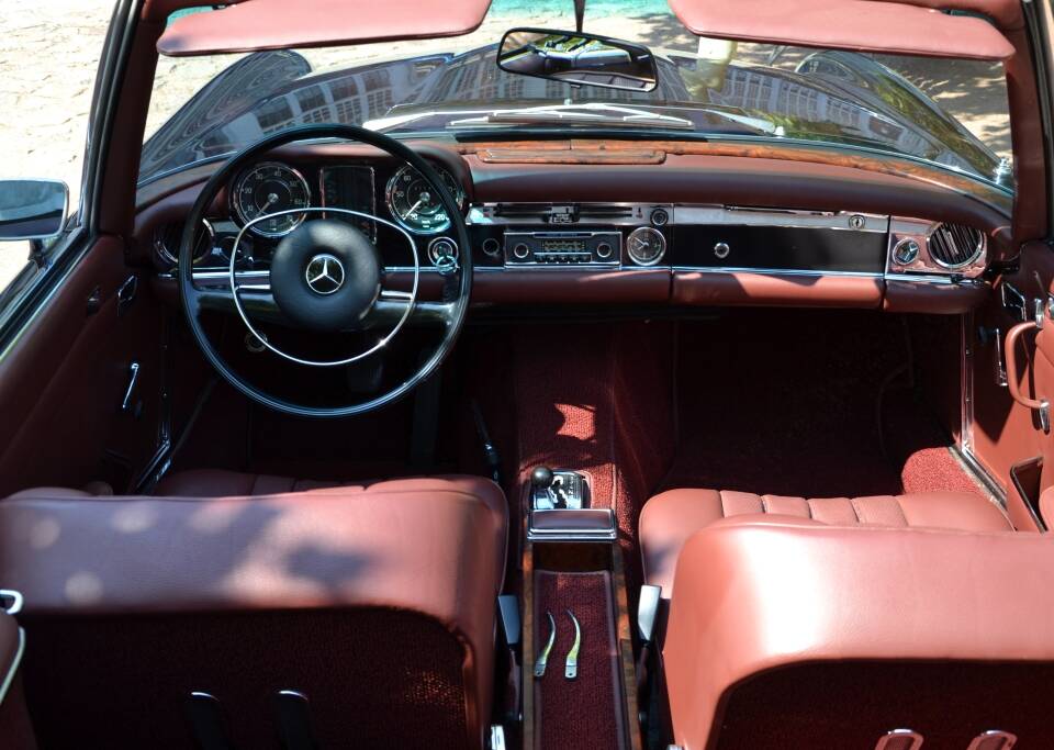 Image 20/26 of Mercedes-Benz 280 SL (1970)