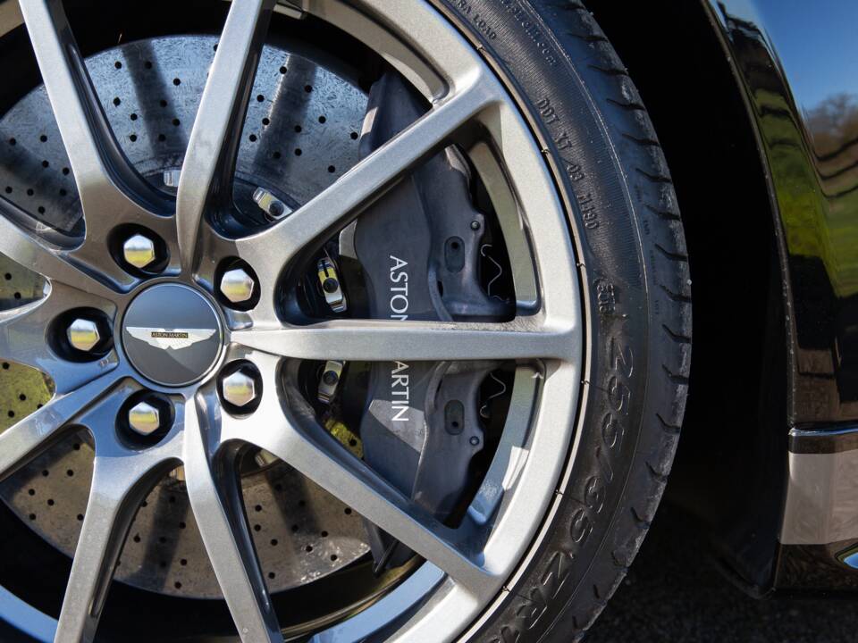 Bild 24/68 von Aston Martin V12 Vantage S (2018)