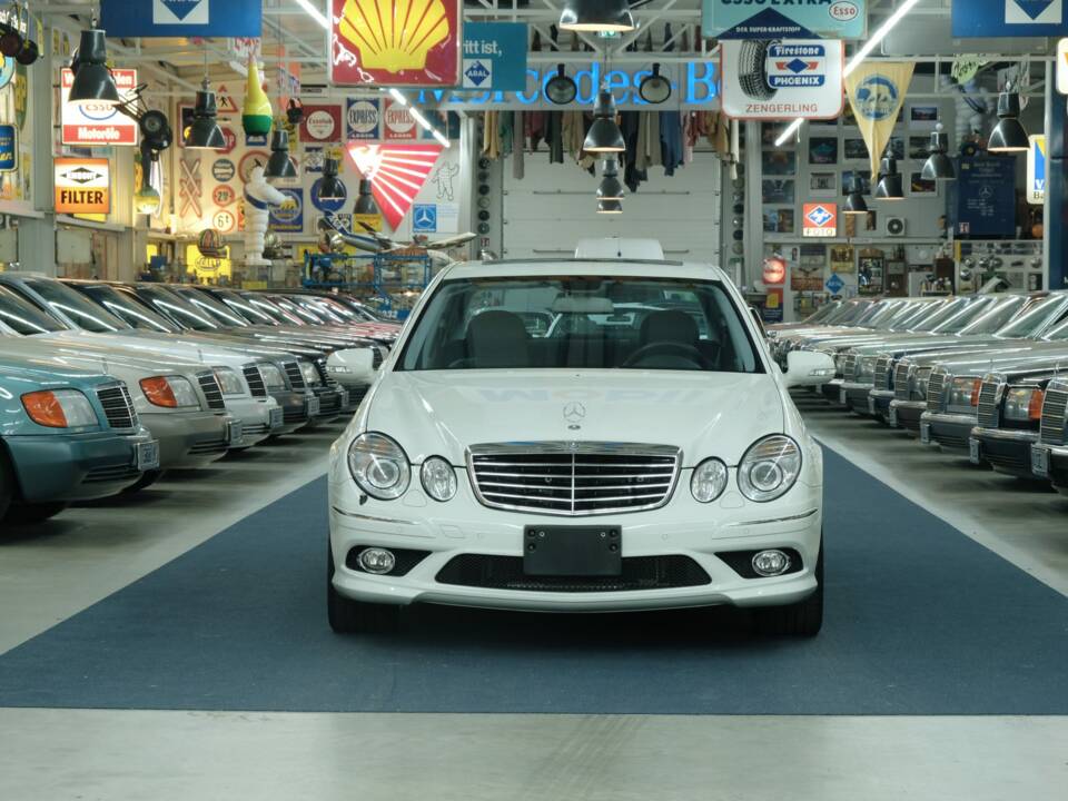 Bild 8/50 von Mercedes-Benz E 500 (2007)