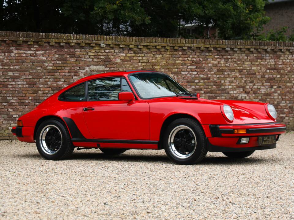 Image 36/50 of Porsche 911 Carrera 3.2 (1988)