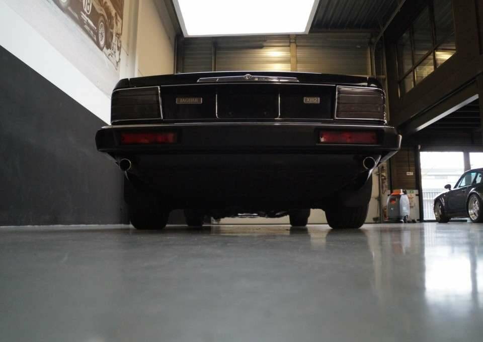 Image 34/47 of Jaguar XJ12 6.0 (1994)