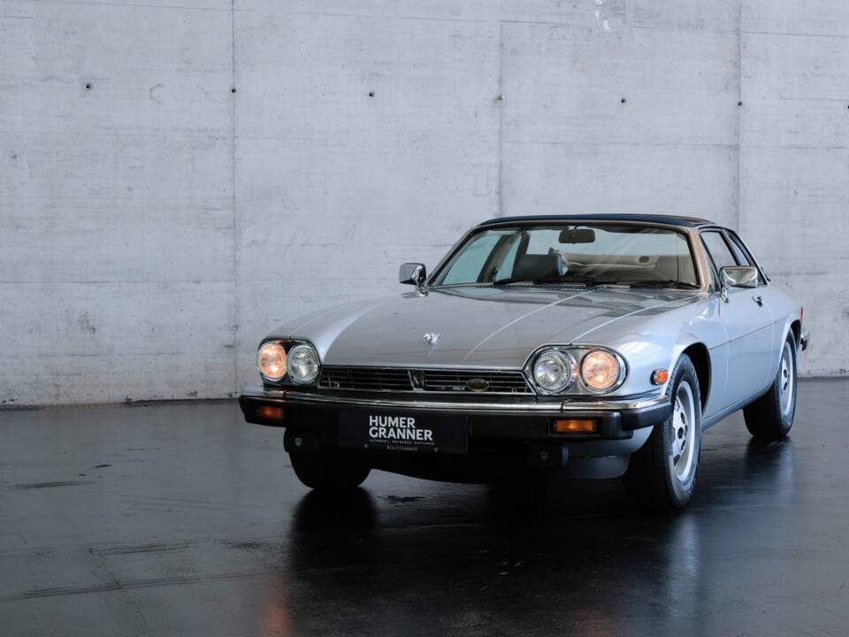Image 3/47 of Jaguar XJ-SC 5.3 (1987)