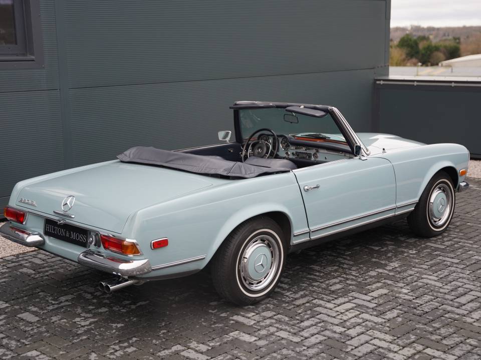 Image 11/50 of Mercedes-Benz 280 SL (1968)