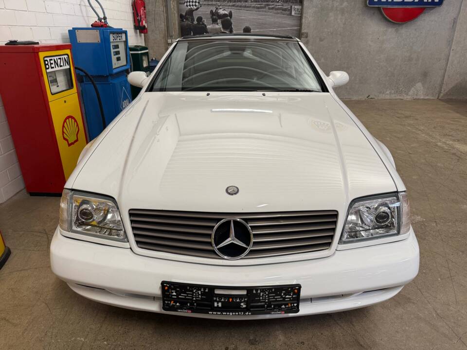 Image 4/17 de Mercedes-Benz SL 500 (1999)