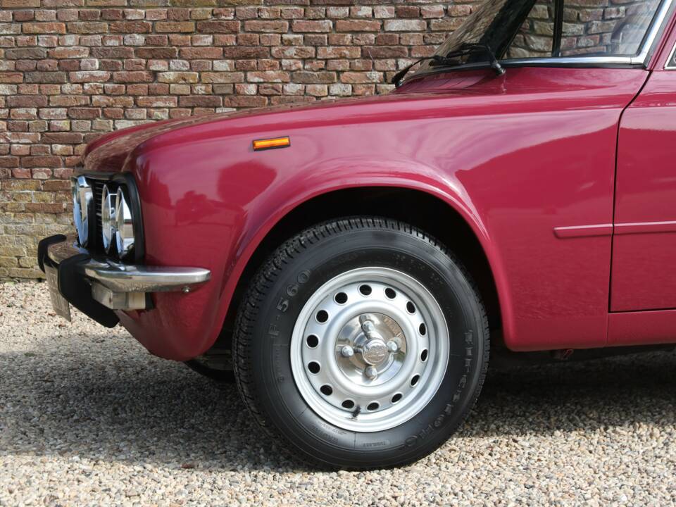 Bild 29/50 von Alfa Romeo Giulia Nuova Super 1300 (1975)