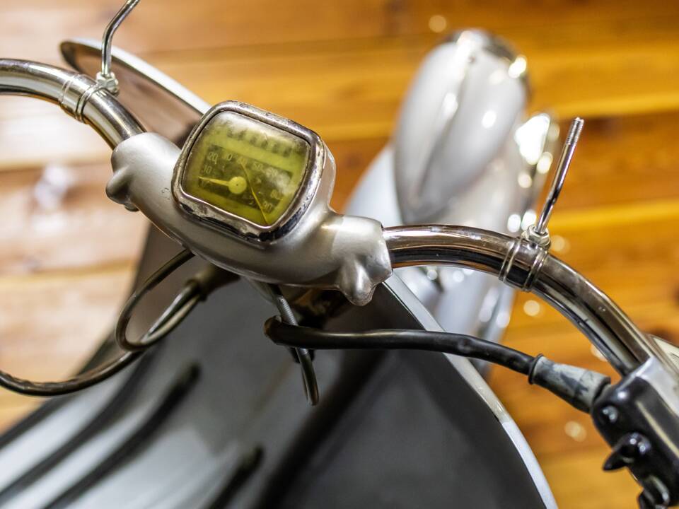 Image 6/13 de Piaggio Vespa 125 (1954)