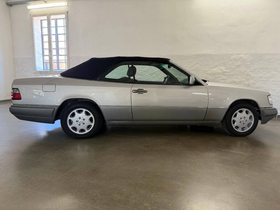 Imagen 11/27 de Mercedes-Benz E 200 (1995)