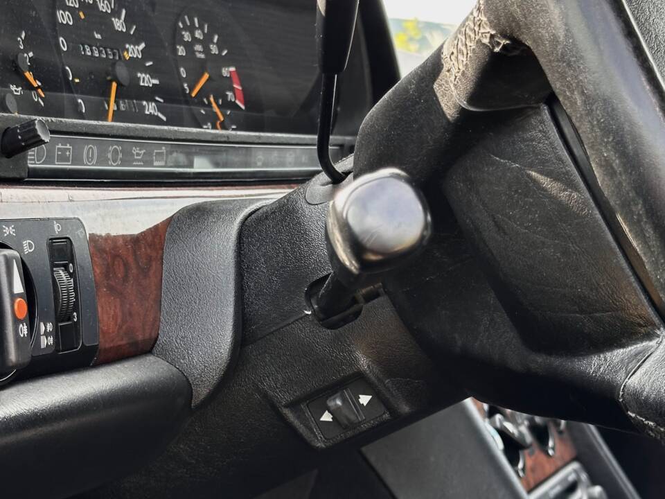 Image 8/18 de Mercedes-Benz 560 SEL (1986)