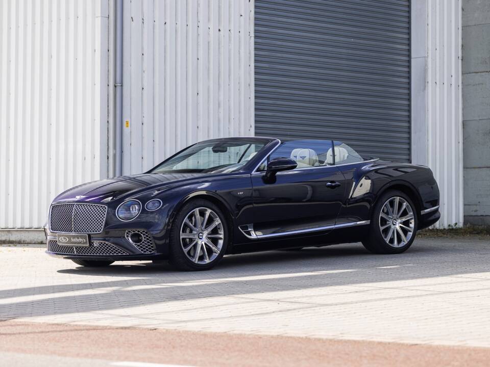 Imagen 3/22 de Bentley Continental GTC V8 (2020)