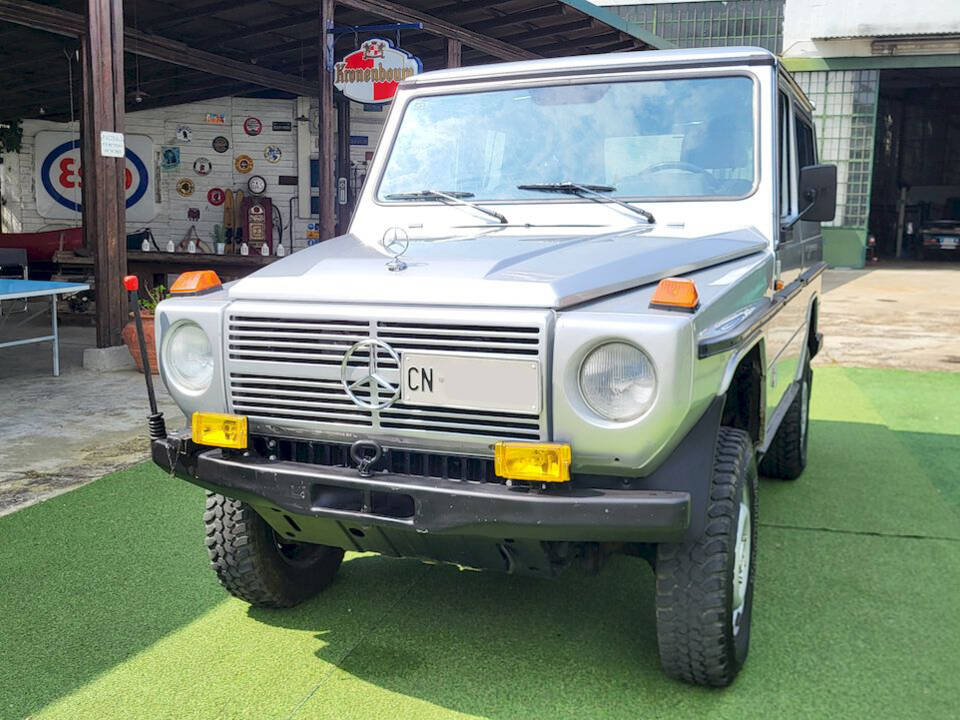 Image 5/55 of Mercedes-Benz 200 GE (SWB) (1990)