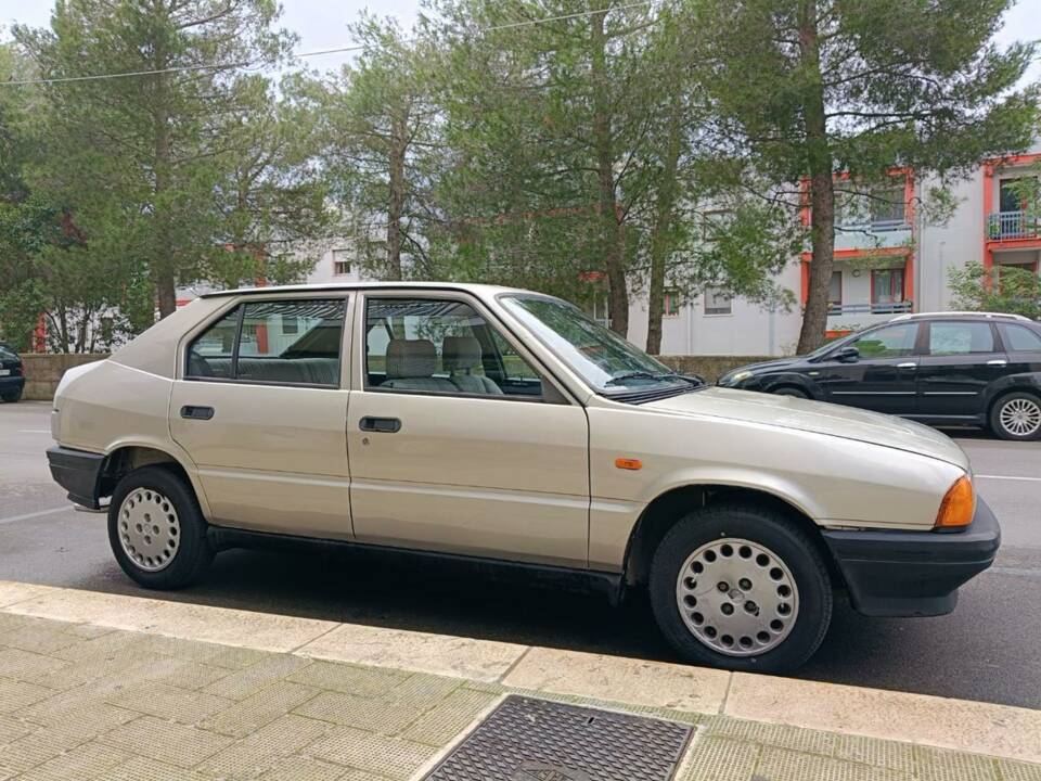 Immagine 3/50 di Alfa Romeo 33 - 1.3 S (1989)