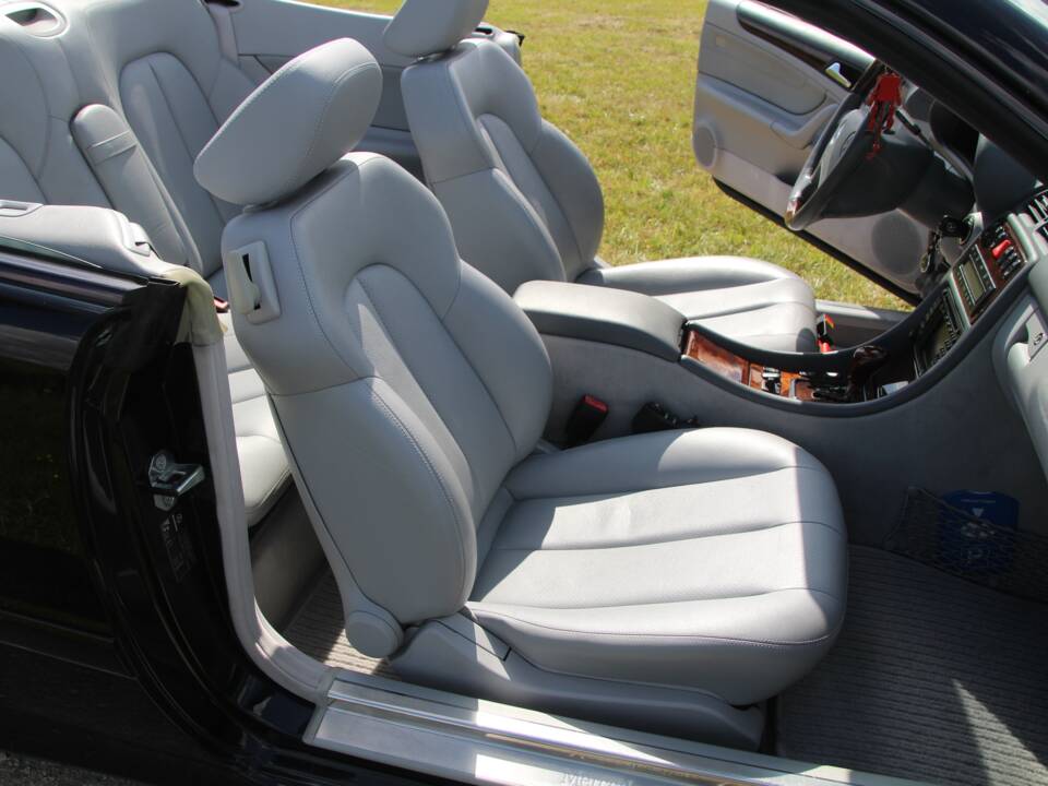 Bild 16/42 von Mercedes-Benz CLK 430 (2002)
