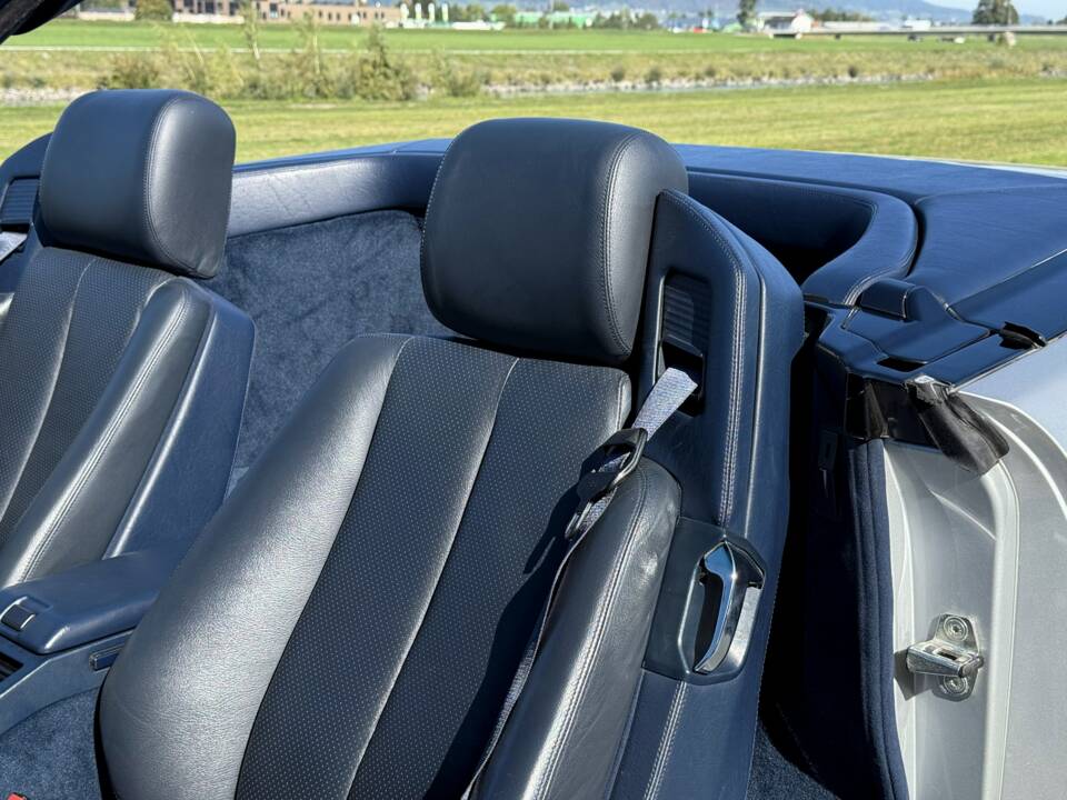 Image 2/24 de Mercedes-Benz 500 SL (1992)