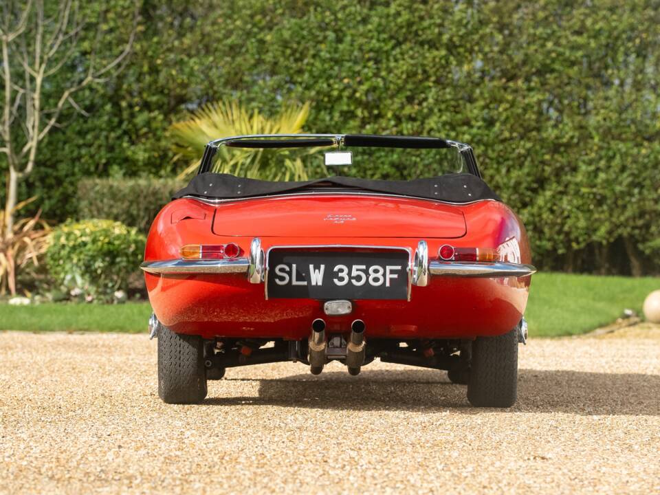 Image 9/50 de Jaguar E-Type (1967)