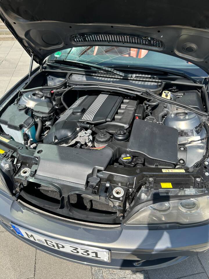 Image 8/13 of BMW 330Ci (2003)