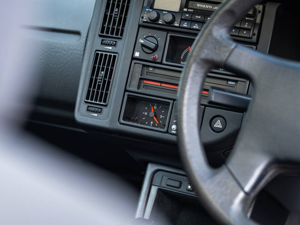 Immagine 7/50 di Volvo 440 Turbo (1992)