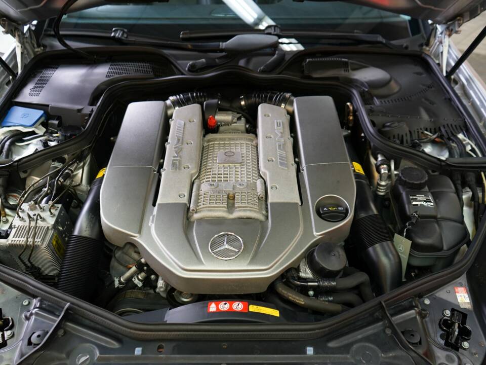 Image 31/34 of Mercedes-Benz CLS 55 AMG (2005)