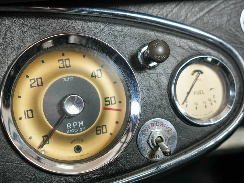 Image 48/50 of Austin-Healey 3000 Mk II (BJ7) (1964)