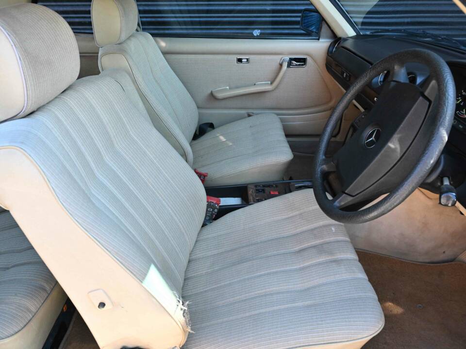 Bild 21/50 von Mercedes-Benz 280 CE (1983)