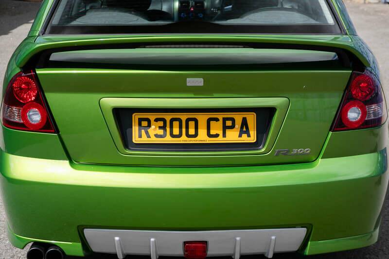 Image 33/45 of Holden LSV R300 (2002)
