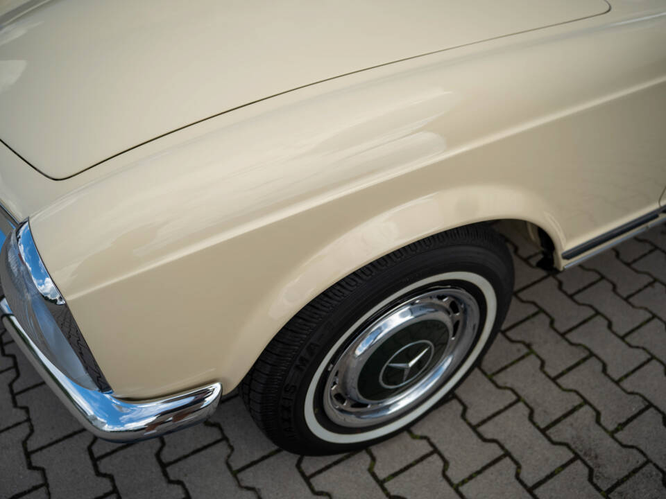 Image 36/97 of Mercedes-Benz 280 SL (1969)