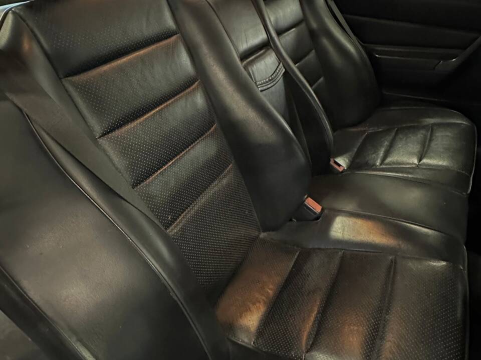Image 9/9 de Mercedes-Benz 190 E 2.5-16 (1990)