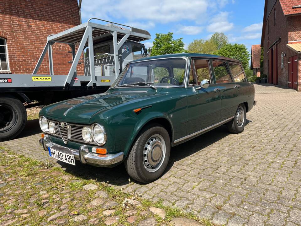 Image 2/16 of Alfa Romeo Giulia 1600 TI Giardinetta (1967)