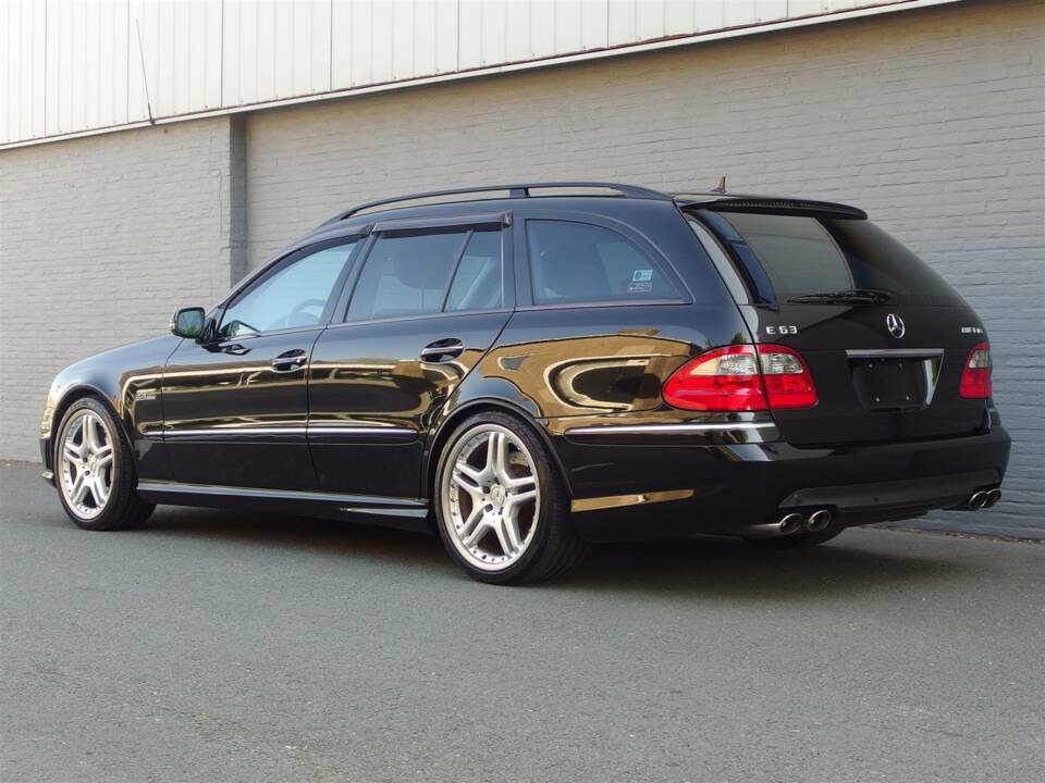 Image 4/98 of Mercedes-Benz E 63 AMG T (2008)