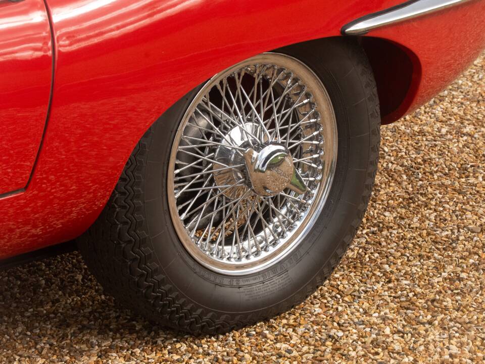 Image 35/50 de Jaguar E-Type (1967)