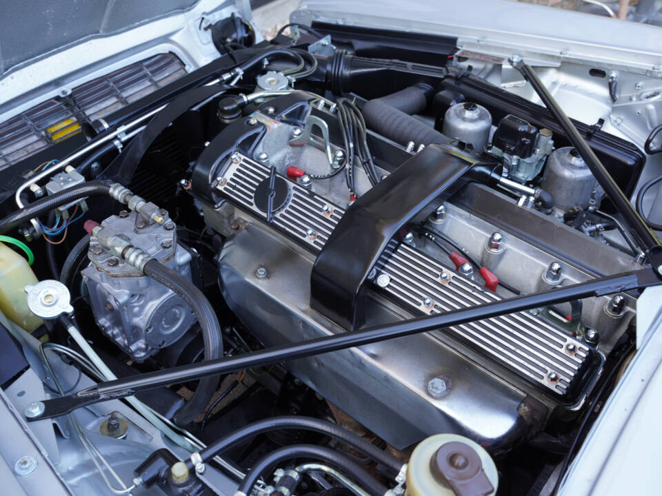 Bild 4/50 von Jaguar XJ 6 C 4.2 (1975)