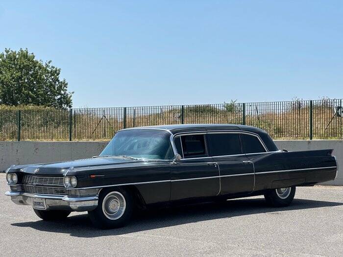 Immagine 2/7 di Cadillac 75 Fleetwood Custom (1960)