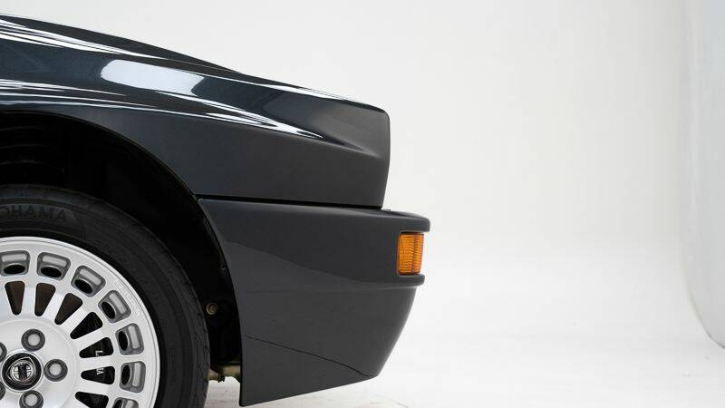 Image 12/15 de Lancia Delta HF Integrale 16V (1992)