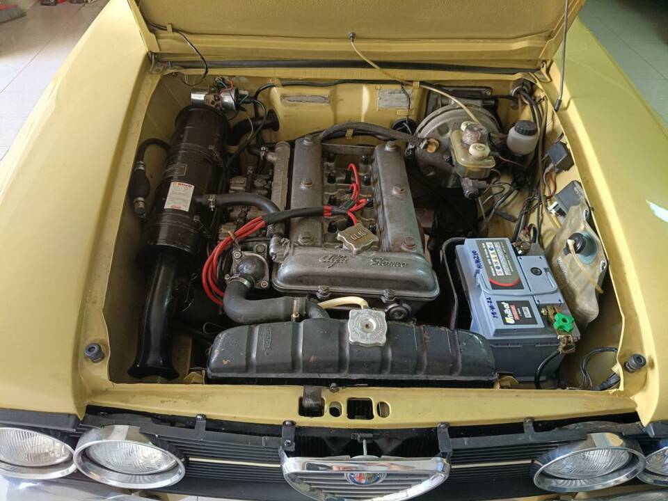 Image 18/26 de Alfa Romeo Giulia Nuova Super 1300 (1975)