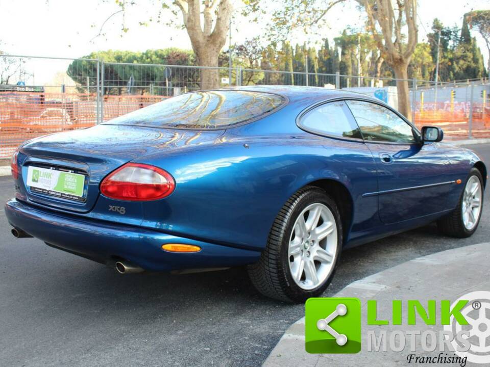 Image 4/16 of Jaguar XK8 4.0 (1997)