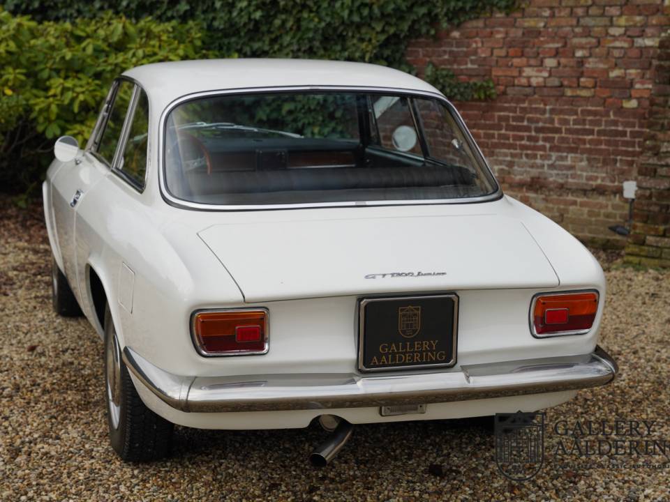 Image 48/50 of Alfa Romeo Giulia 1300 GT Junior (1970)