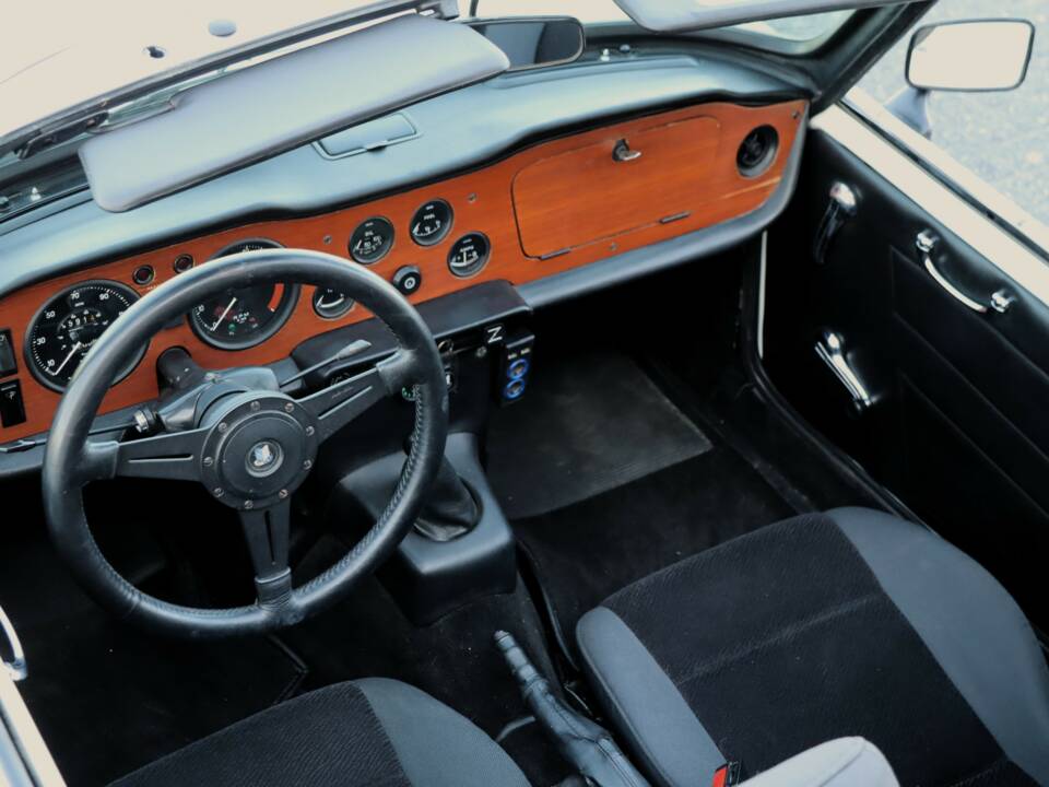 Image 28/50 de Triumph TR 6 (1970)