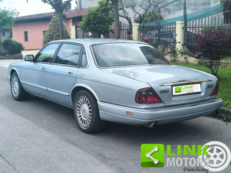 Image 6/10 of Jaguar XJ 6 4.0 Sovereign (1995)